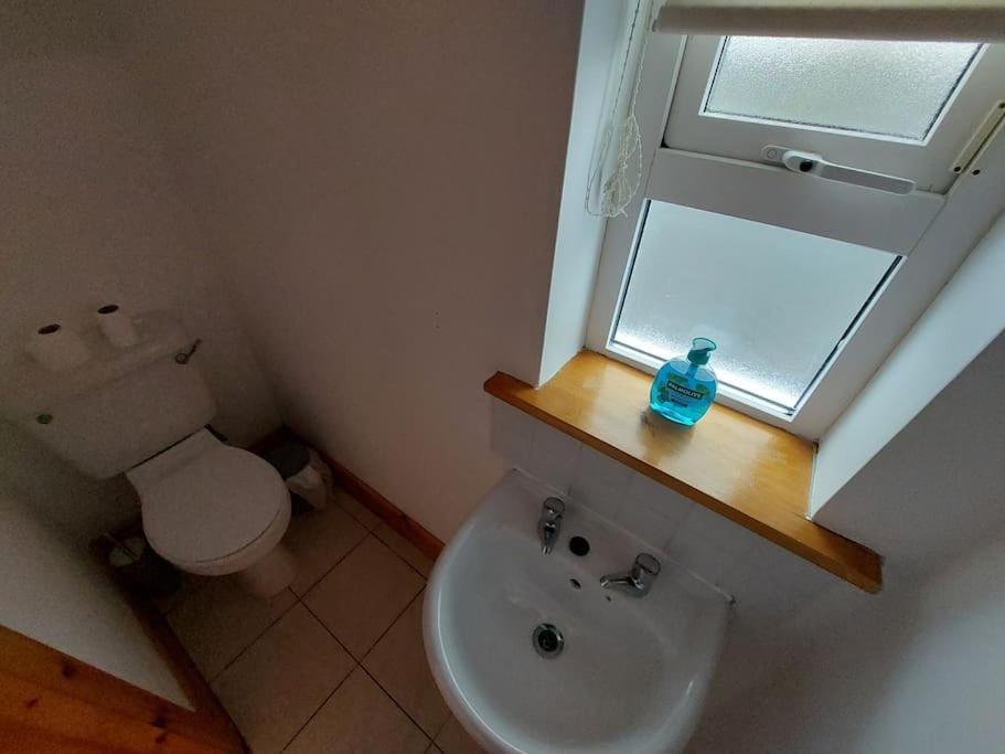 הוילה Bruff 3 Bed Semi-Detached House In A Quite Estate מראה חיצוני תמונה