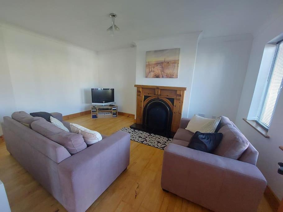 הוילה Bruff 3 Bed Semi-Detached House In A Quite Estate מראה חיצוני תמונה