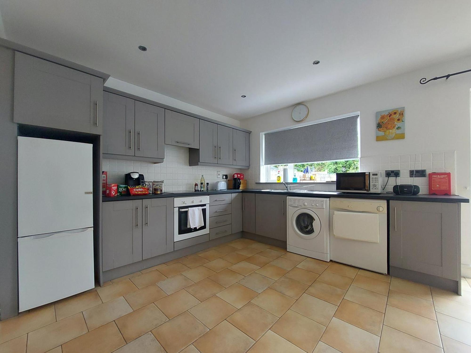 הוילה Bruff 3 Bed Semi-Detached House In A Quite Estate מראה חיצוני תמונה